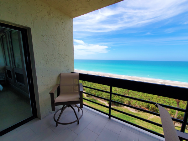 Luxurious Beachfront Condo in Longboat Key Florida - Stunning Gulf Views